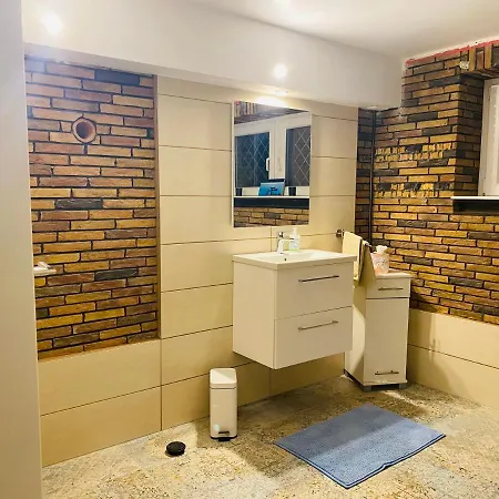 Tinyhaus & Souterrain In