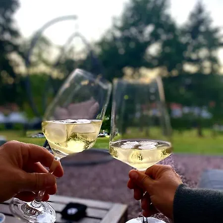 Tinyhaus & Souterrain In *