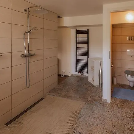 Tinyhaus & Souterrain In Lägenhet