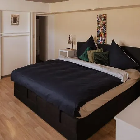 Tinyhaus & Souterrain In *