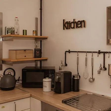 Tinyhaus & Souterrain In *