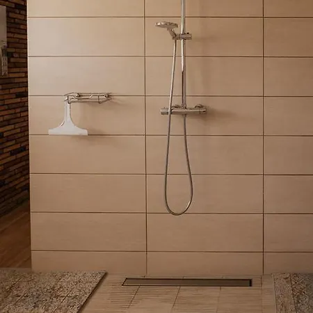 Tinyhaus & Souterrain In *