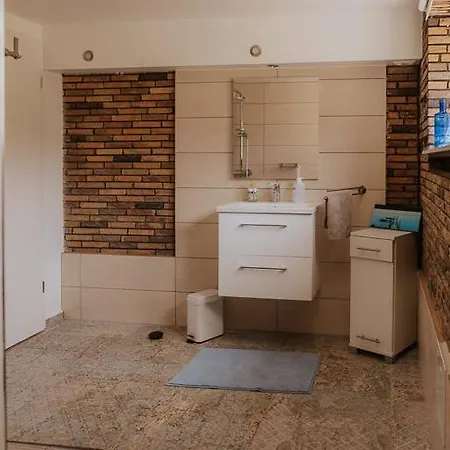 Tinyhaus & Souterrain In